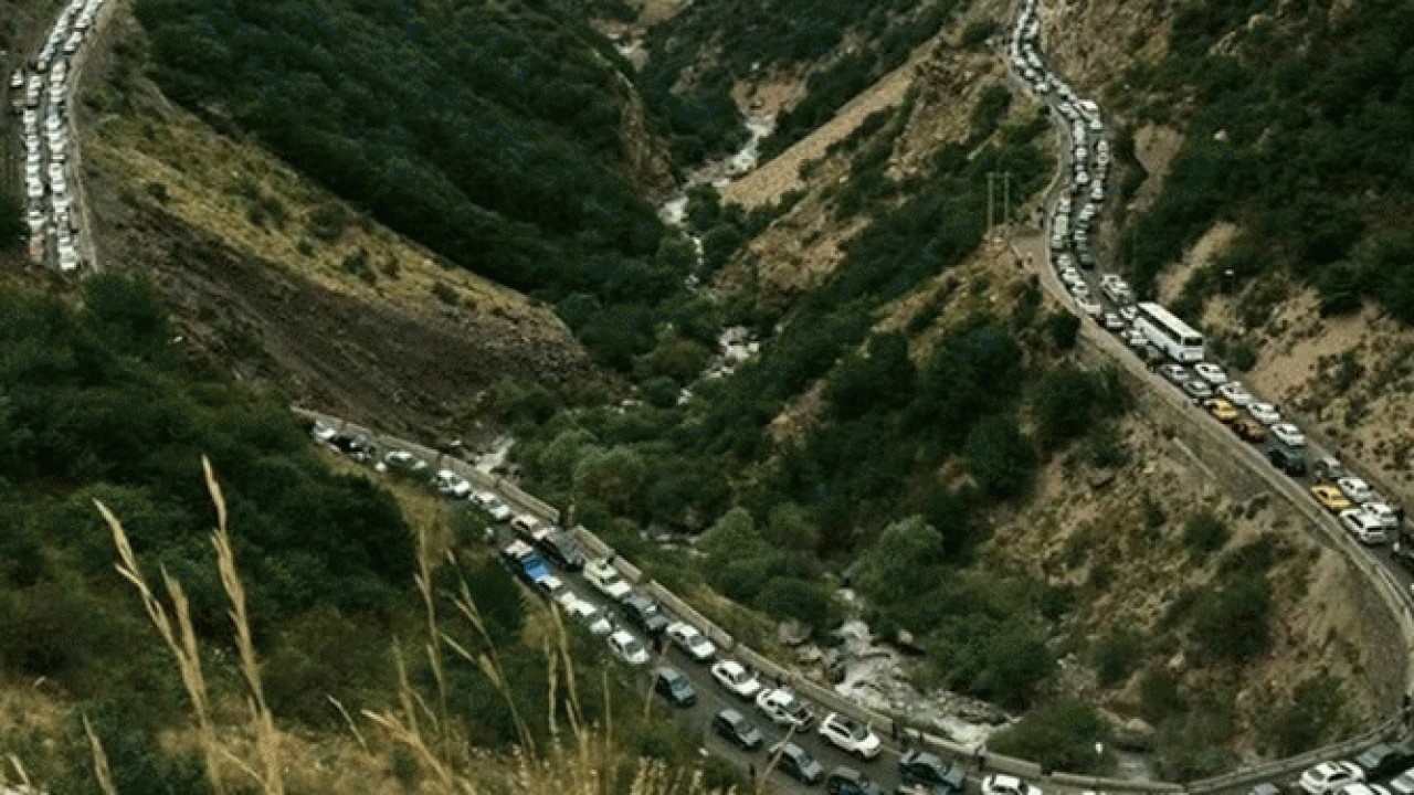 ترافیک نیمه‎‌سنگین و پُرحجم در مسیرهای ورودی به شمال/ کندوان فردا یک‌طرفه است